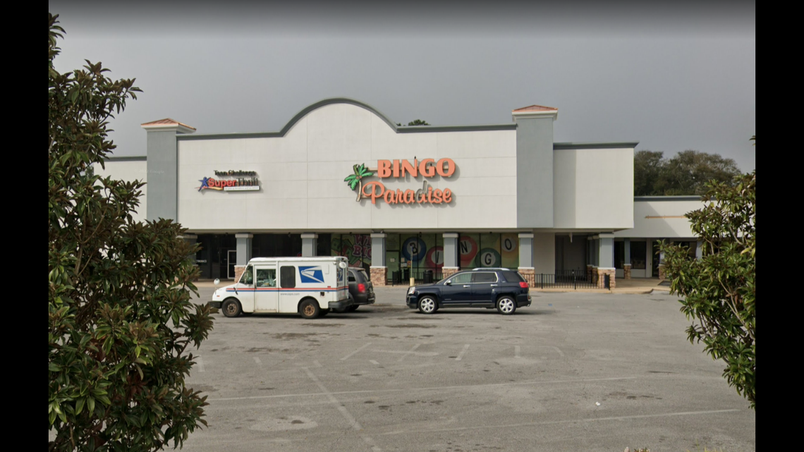 An armed man who accosted two women outside a Florida bingo hall was stopped in his tracks when two patrons pulled their own guns, according to the Escambia County Sheriff’s Office.