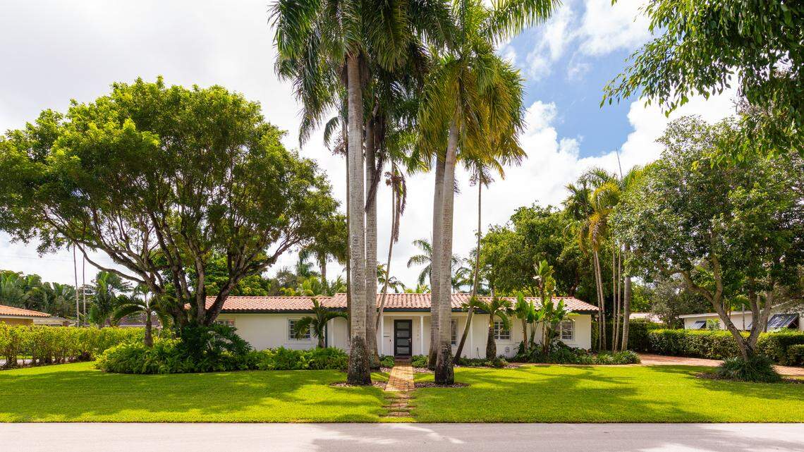Based on flood maps and market trends, a panel of local Realtors and an insurance expert recommend flood-conscious buyers consider certain local neighborhoods, including Pinecrest. Above: A photo of a house in Pinecrest.