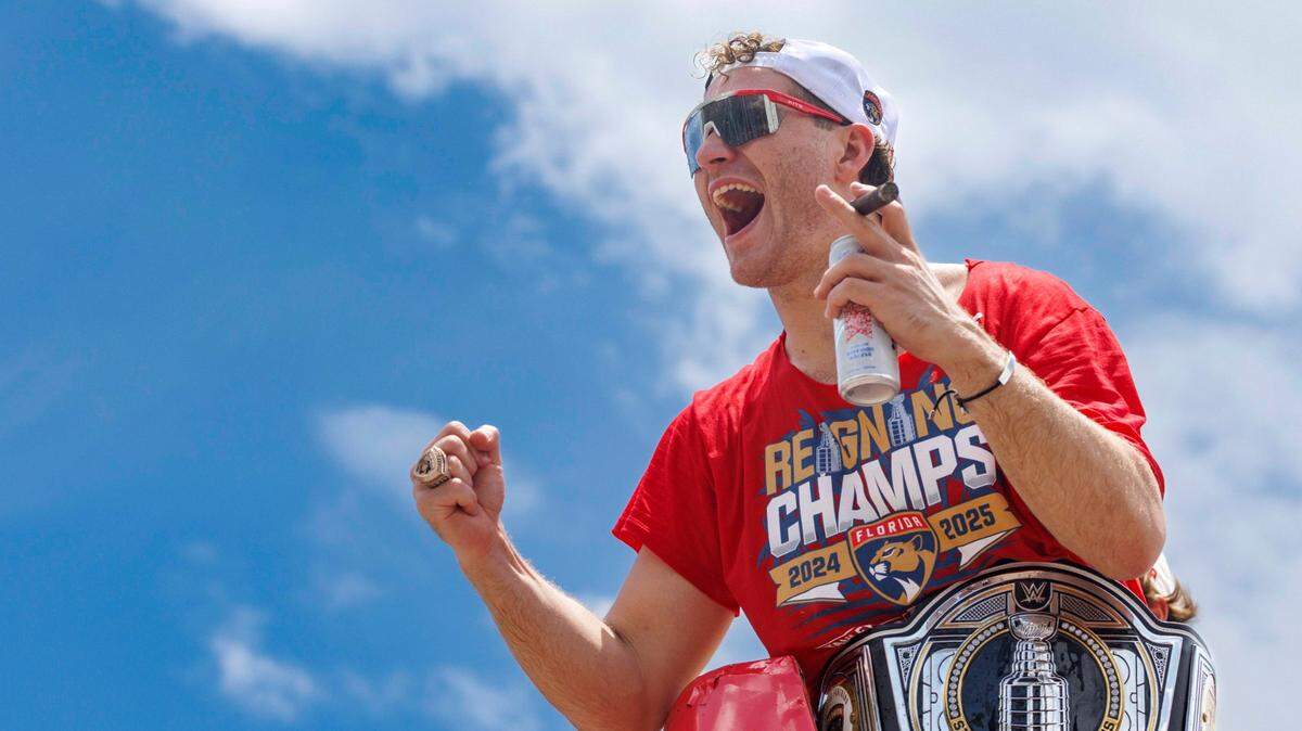 Florida Panthers left wing Matthew Tkachuk (19) cheers with fans during the Florida Panthers Stanley Cup Championship victory parade on Sunday, June 22, 2025 down Las Olas in Fort Lauderdale, Fla. 