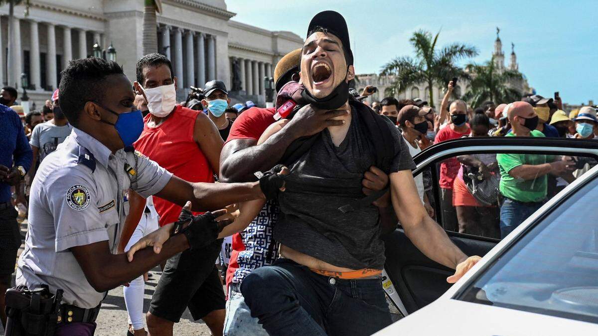 2022 will bring challenges to Caribbean nations facing social upheaval, COVID pandemic