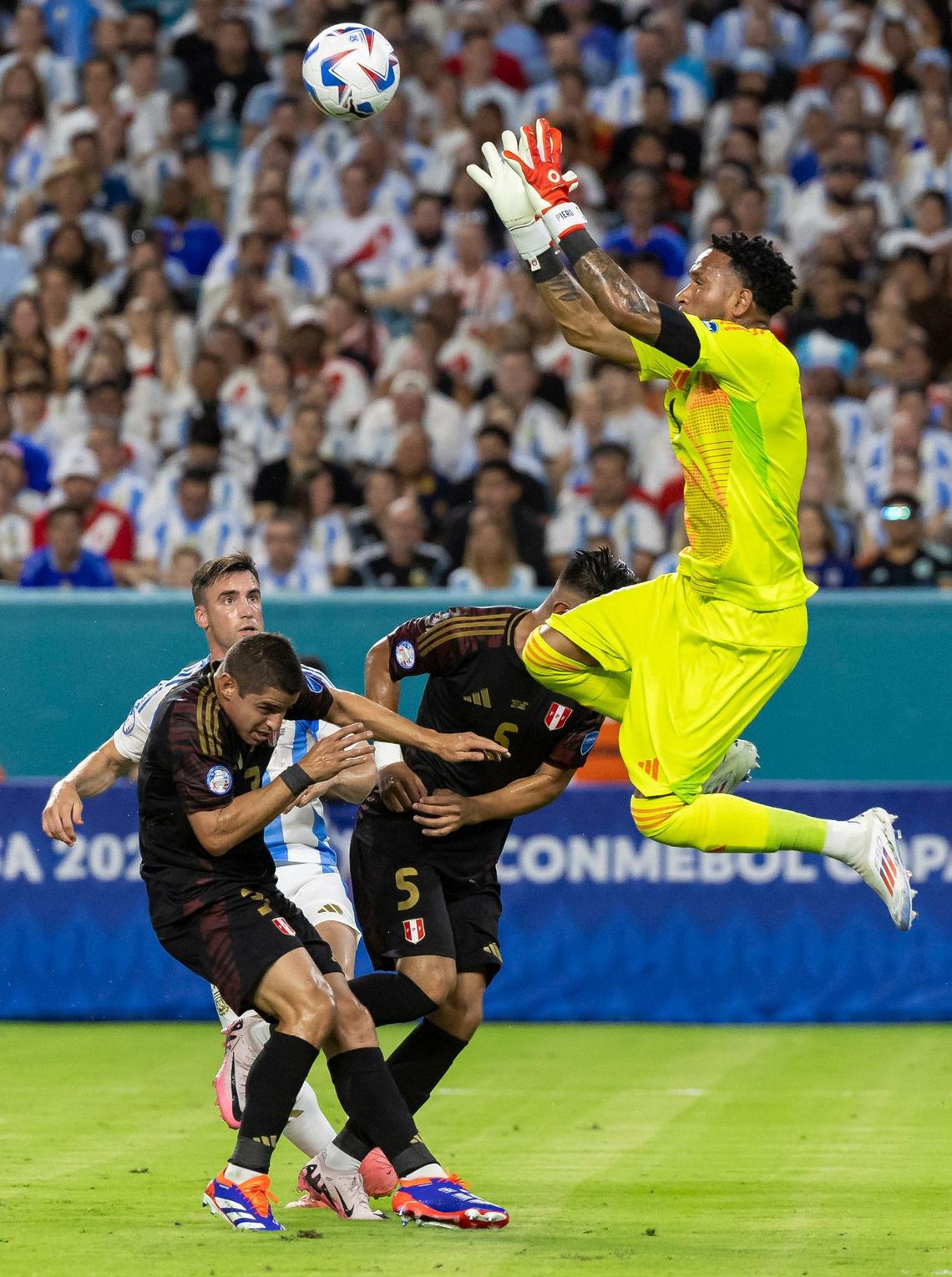 Peru goalkeeper Pedro Gallese (1) catches the ball against Argentina in the first half of their CONMEBOL Copa America 2024 group A soccer match at Hard Rock Stadium on Saturday, June 29, 2024, in Miami Gardens, Fla.