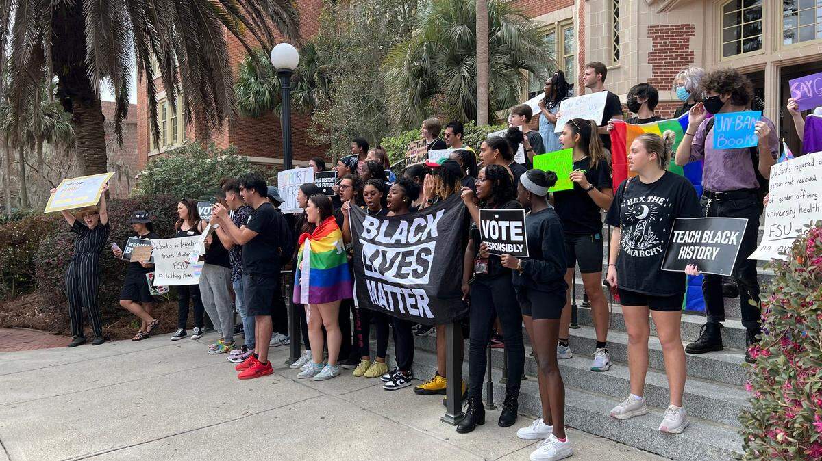 On Feb. 23, 2023, college students across Florida walked out of classes to protest Gov. Ron DeSantis’ proposed higher education policy, which would prevent public colleges within the state from having any initiatives supporting education in diversity, equity and inclusion (DEI) among other things. Img 3202