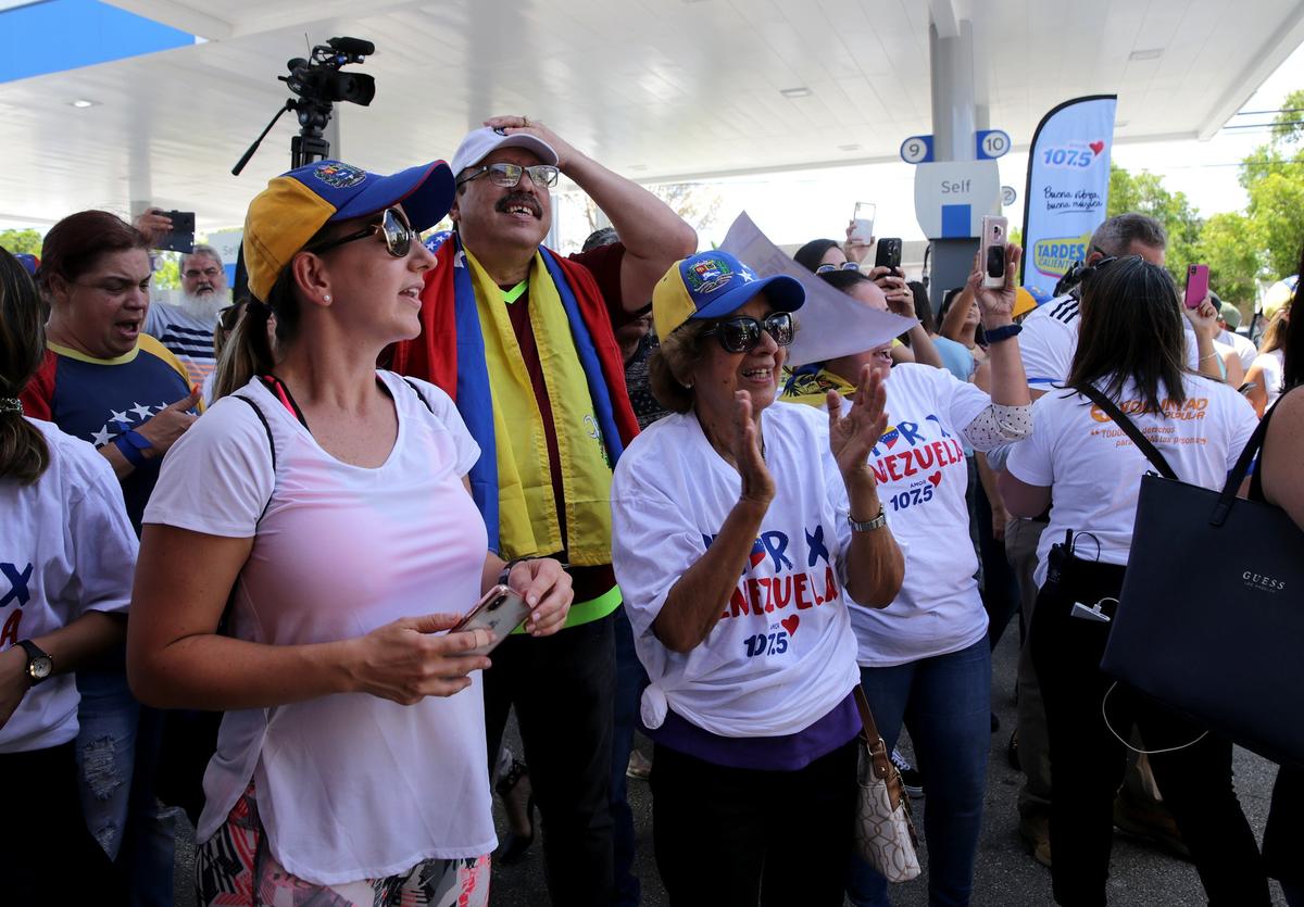 Venezuelan exiles in Miami closely follow news coming out of Venezuela through media outlets including television channels and social media at El Arepazo restaurant in Doral. Parts of Venezuela’s capital were seized by clashes and chaos Tuesday, April 30, 2019, as interim President Juan Guaidó said factions of the military were supporting his high stakes push to oust Venezuelan leader Nicolás Maduro.
