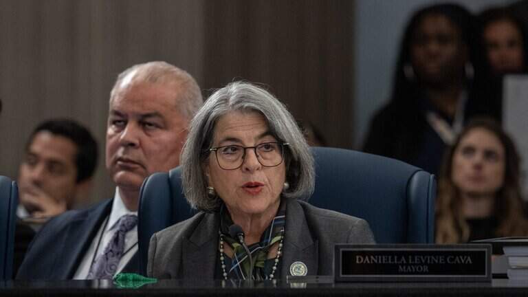 Miami-Dade’s Democratic mayor blasts Trump for Putin invite to G20 in Doral