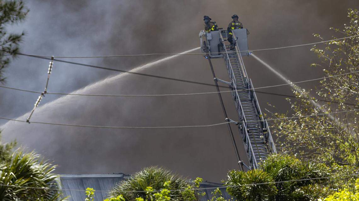 ‘It was really quick.’ Hundreds battle Miami-Dade fire that might burn for days