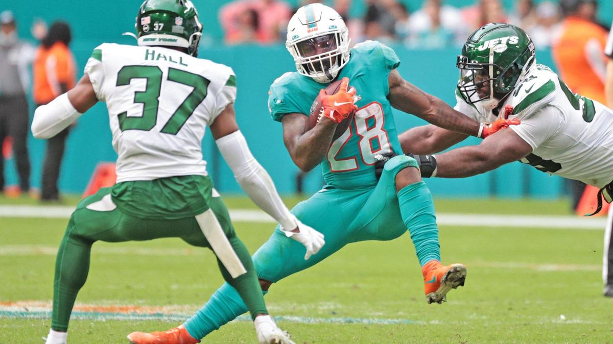 Miami Dolphins running back Duke Johnson (28) runs for yardage against the New York Jets in the second half at Hard Rock Stadium in Miami Gardens on Sunday, December 19, 2021.