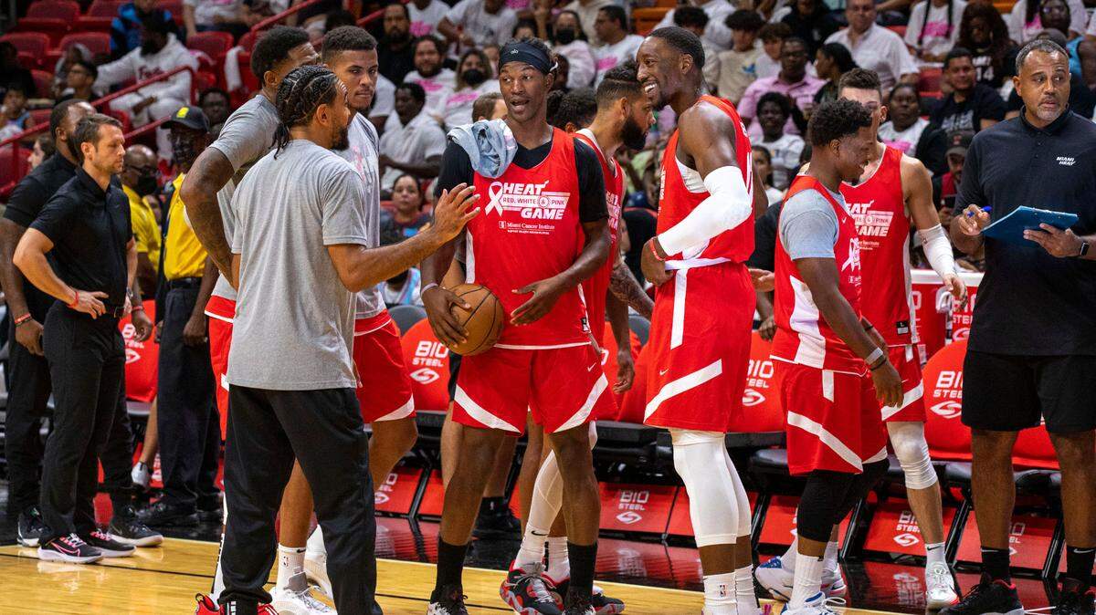Miami Heat players interact in a huddle during the Red, White & Pink intrasquad scrimmage at FTX Arena in Miami, Florida, on Monday, October 3, 2022.