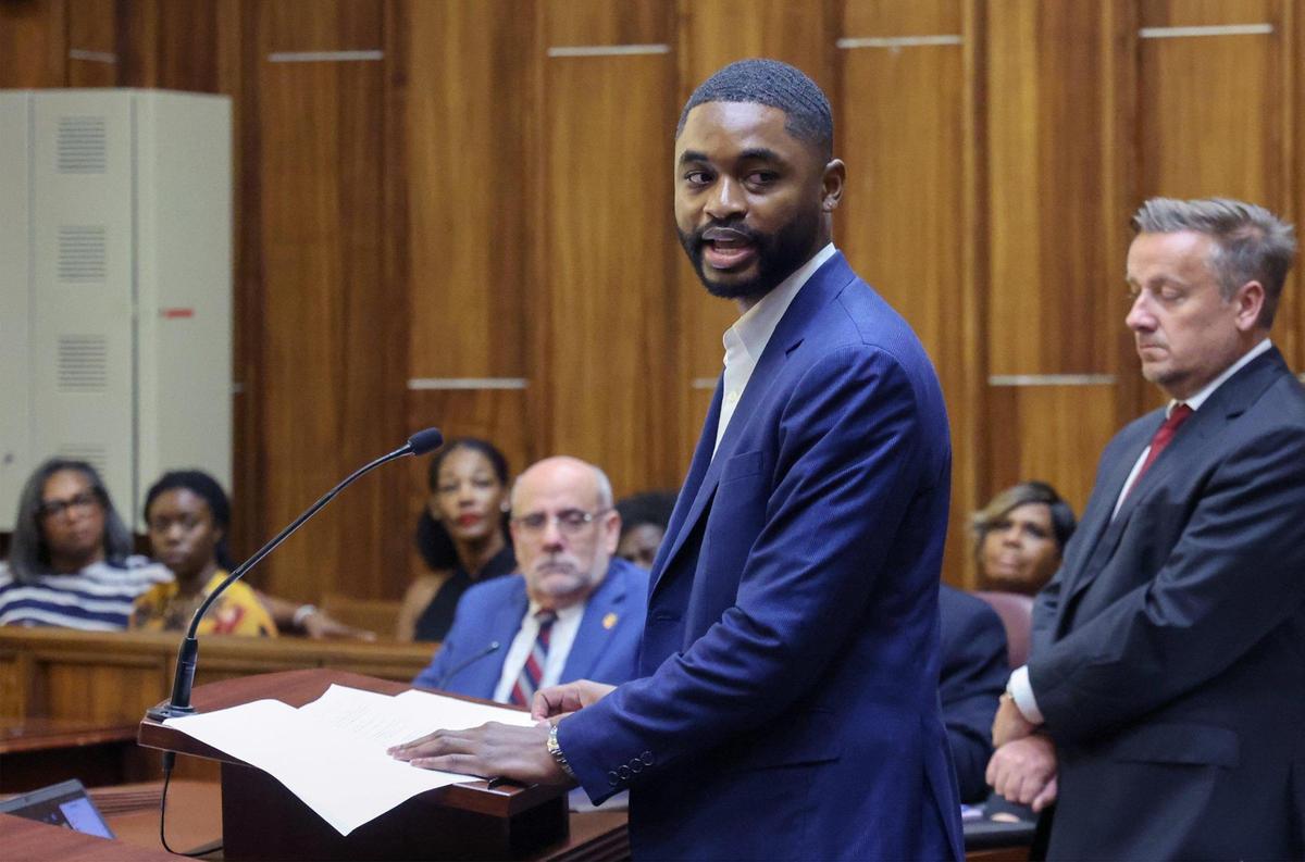 Jerome Fulton turns to Corey Smith and offers him his forgiveness for the killing of his mother, Angel Wilson. Miami-Dade prosecutors vacated Smith’s four death penalty murder convictions in exchange for Smith pleading guilty to several counts of second-degree murder, Wednesday, Feb. 5, 2025.