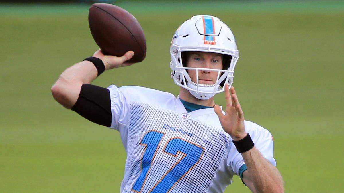 Miami Dolphins quarterback Ryan Tannehill (17) throws as the Miami Dolphins practice at Baptist Health South Florida Training Facility in Davie on Wednesday, November 21, 2018 