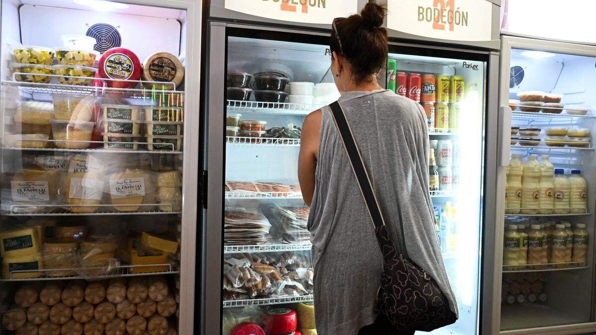 A woman shop at the private business “Bodegon 21” in Havana, on June 5, 2023. SMEs (small and medium-sized enterprises), approved only in 2021 in Cuba, are flourishing, displacing the sordid state-owned businesses that are becoming emptier by the day. Authorities decided in 2021 to accelerate the economic opening in the midst of the worst economic crisis in three decades, with shortages of food and medicine, derived from the pandemic and the tightening of Washington’s sanctions against the island nation.