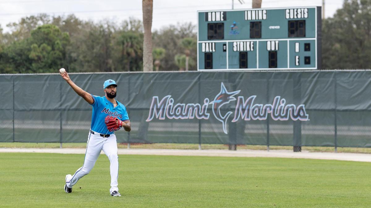 Miami Marlins pitcher Sandy Alcantara (22) throws the ball during first full-squad spring training workouts at Roger Dean Chevrolet Stadium on Monday, Feb. 17, 2025, in Jupiter, Fla.
