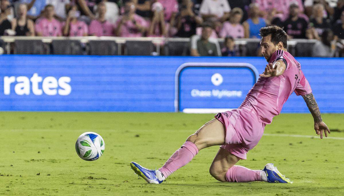 Inter Miami forward Lionel Messi (10) scores a goal against the Seattle Sounders in the first half of their MLS match at Chase Stadium on Tuesday, Sept. 16, 2025, in Fort Lauderdale, Fla.
