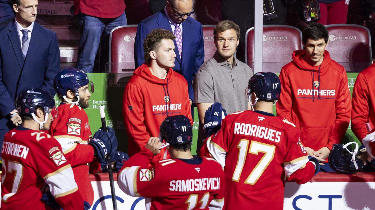 Florida Panthers center Aleksander Barkov (16) and Matthew Tkachuk (19) attend banner ceremony before their NHL home opener against the Chicago Blackhawks at the Amerant Bank Arena on Oct. 7, 2025 in Sunrise, Fla.