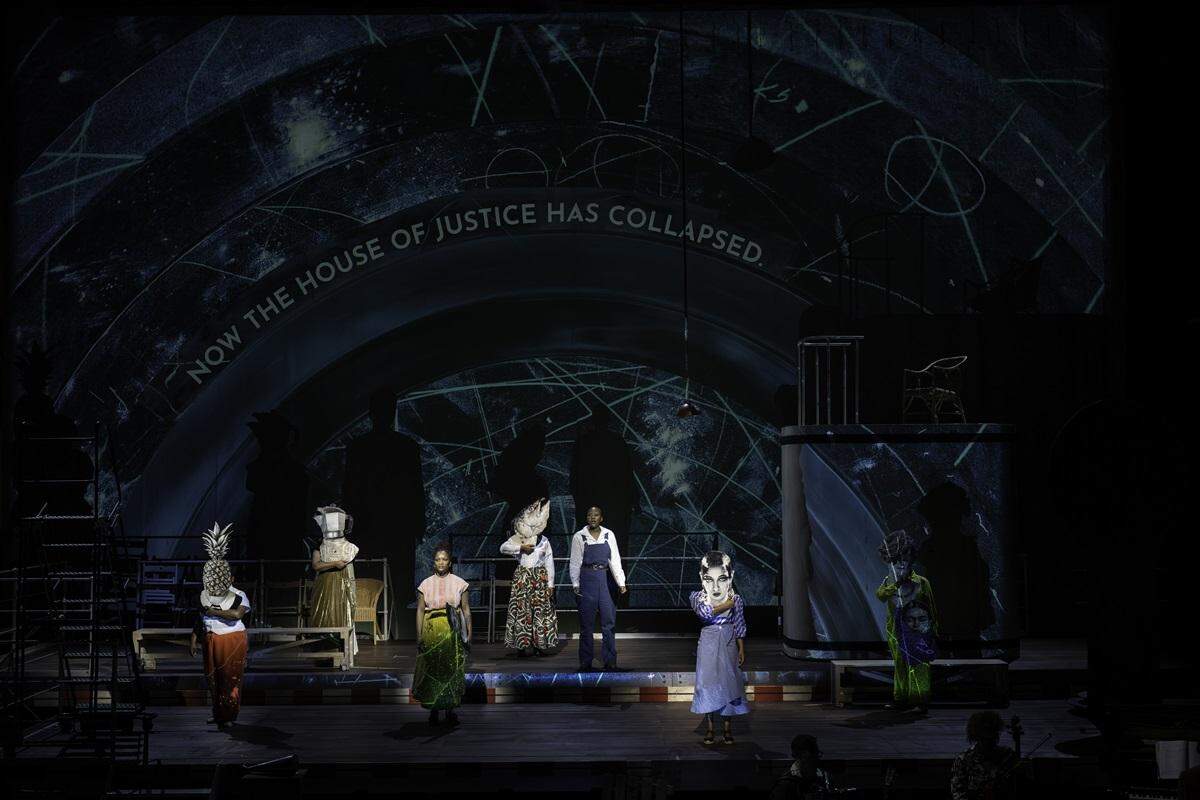 At Kentridge’s Johannesburg Centre for the Less Good Idea, performers play a critical role as co-creators of the work in progress. Pictured left to right are Khokho Madlala, Nomathamsanqa Ngoma, Asanda Hanabe, Nokuthula Magubane, Anathi Conjwa, Mapule Moloi, Zandile Hlatshwayo. 