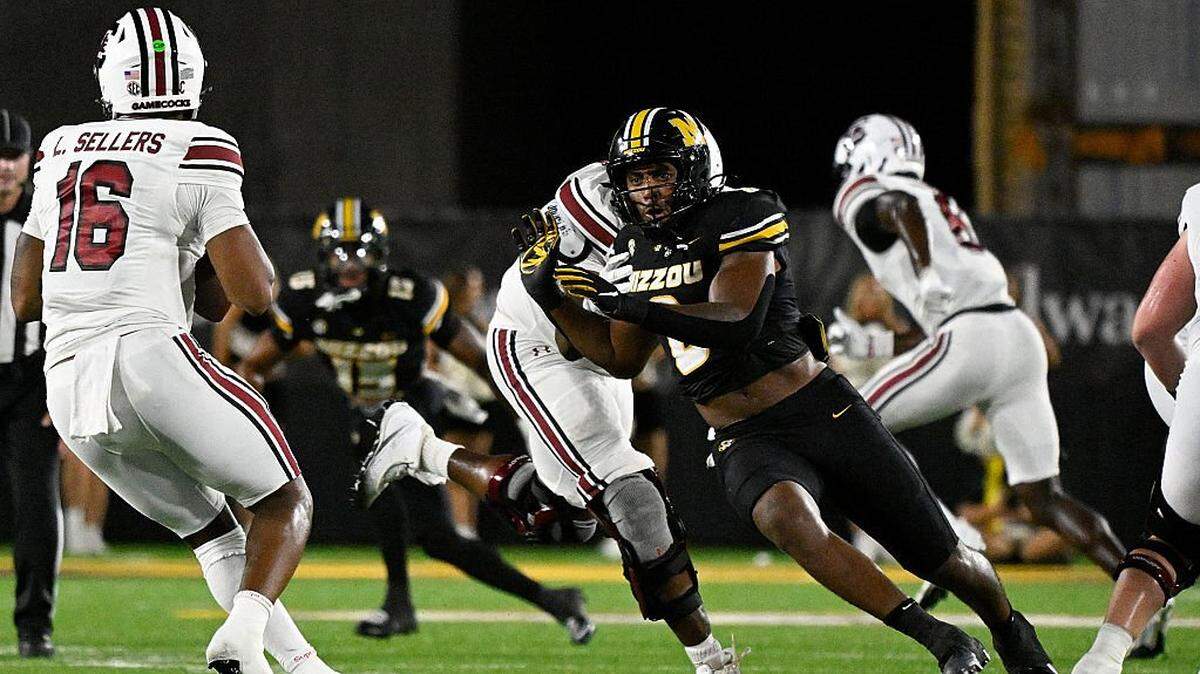 COLUMBIA, MISSOURI - SEPTEMBER 20: Damon Wilson II #8 of the Missouri Tigers rushes LaNorris Sellers #16 of the South Carolina Gamecocks at Faurot Field at Memorial Stadium on September 20, 2025 in Columbia, Missouri. (Photo by Jeff Le/Getty Images)