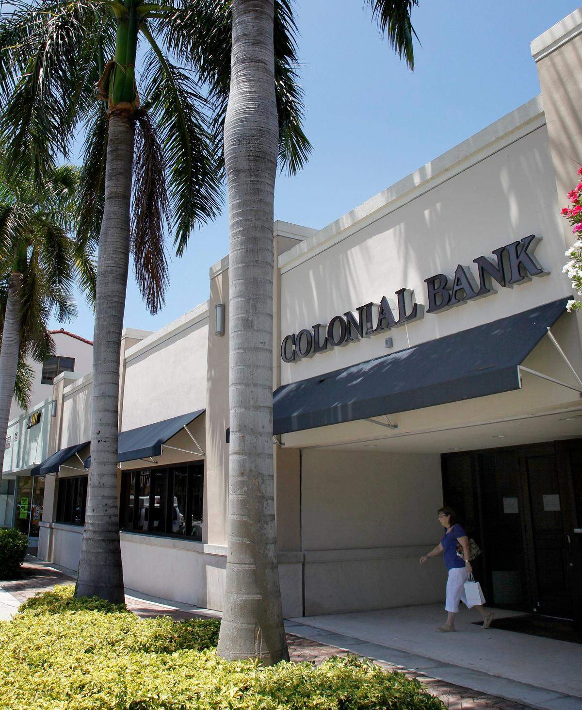 Colonial Bank at 901 Arthur Godfrey Rd. in 2009.