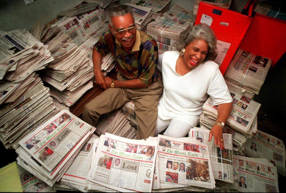 Garth C. Reeves Sr., publisher emeritus of the Miami Times, and his daughter Rachel Reeves, then publisher of the Miami Times, celebrating the 75th birthday of the newspaper, Aug. 28, 1998.