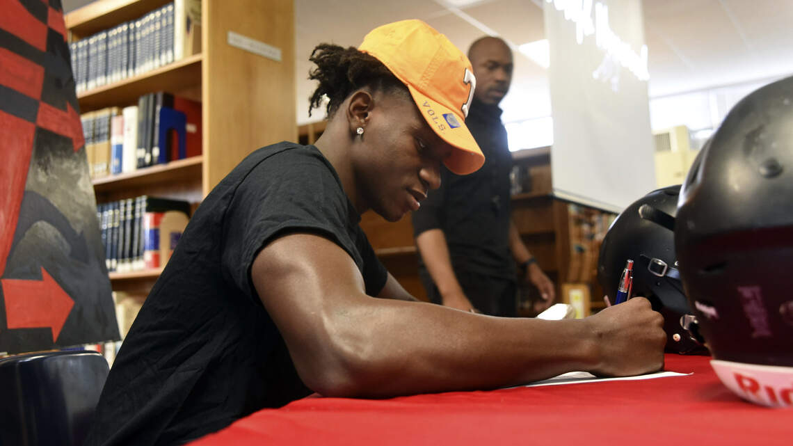 High school football players can sign early starting Wednesday. How does it all work?