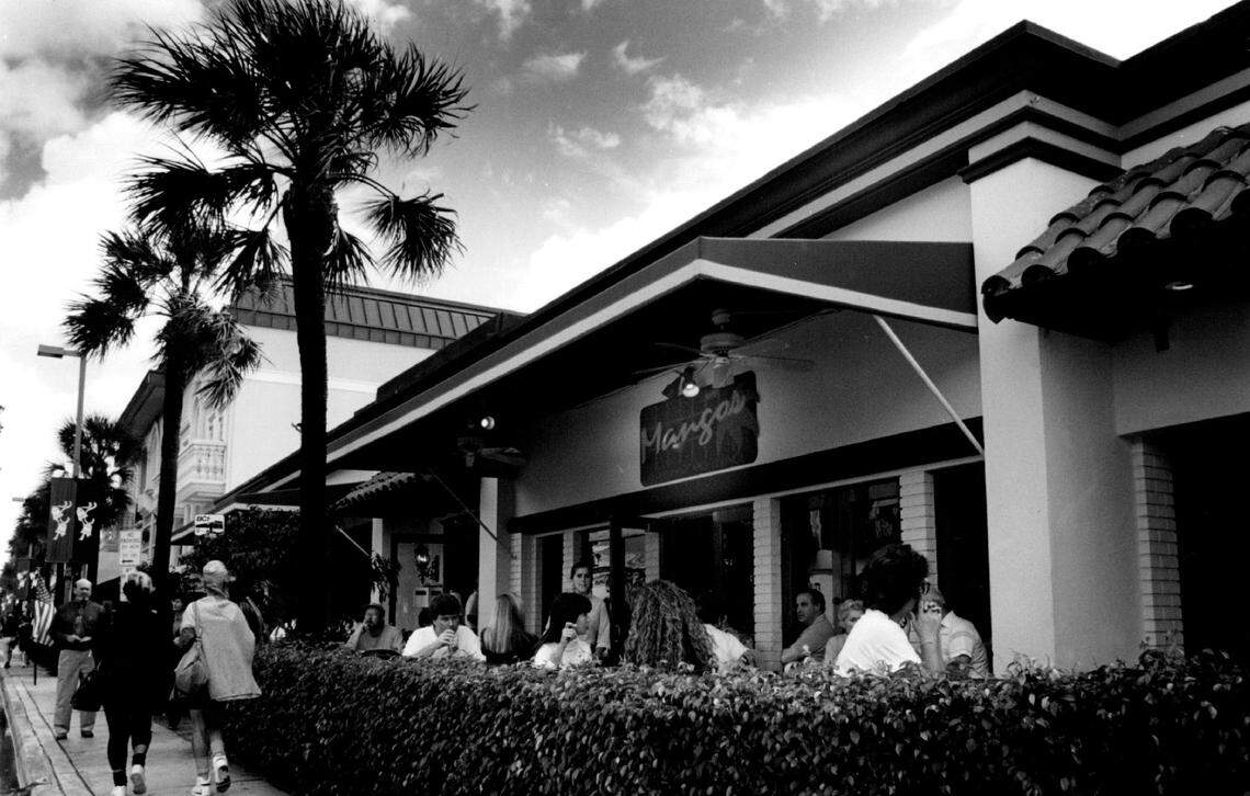 The outside dining area of Mangos in 1994.