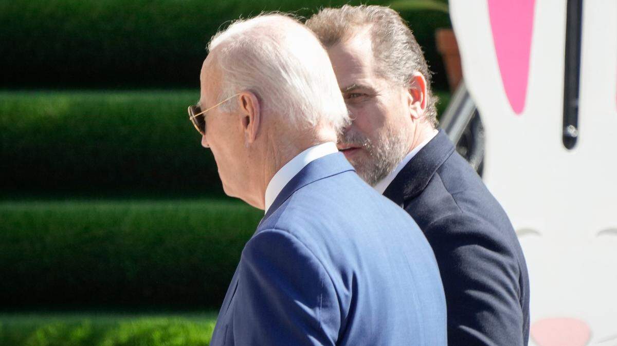 Chinese energy tycoon Ye Jianming in 2017 gave Hunter Biden, right, a 2.8-carat diamond, estimated to be worth up to $80,000.