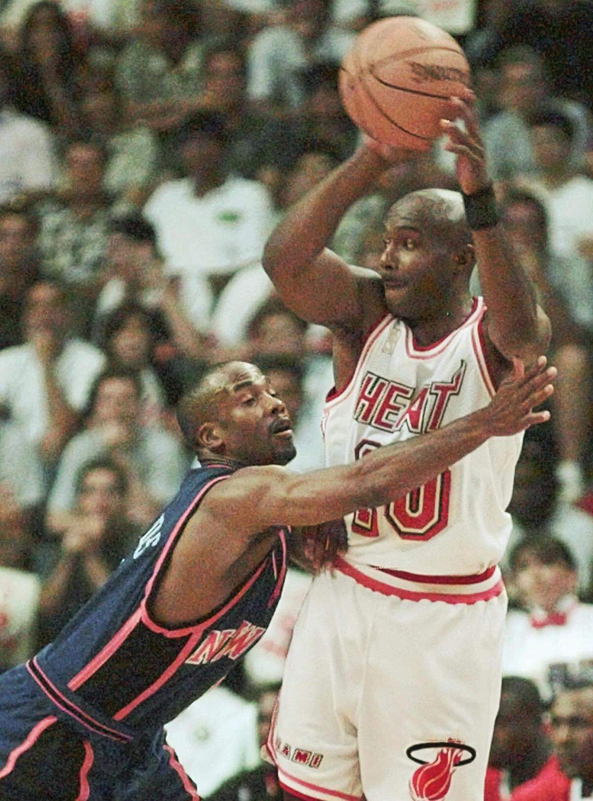 New York Knicks’ Chris Childs, left, applies pressure to Miami Heat’s Tim Hardaway during the first quarter of Game 7 of their Eastern Conference semi-final in Miami Sunday, May 18, 1997. (AP Photo/Hans Deryk)