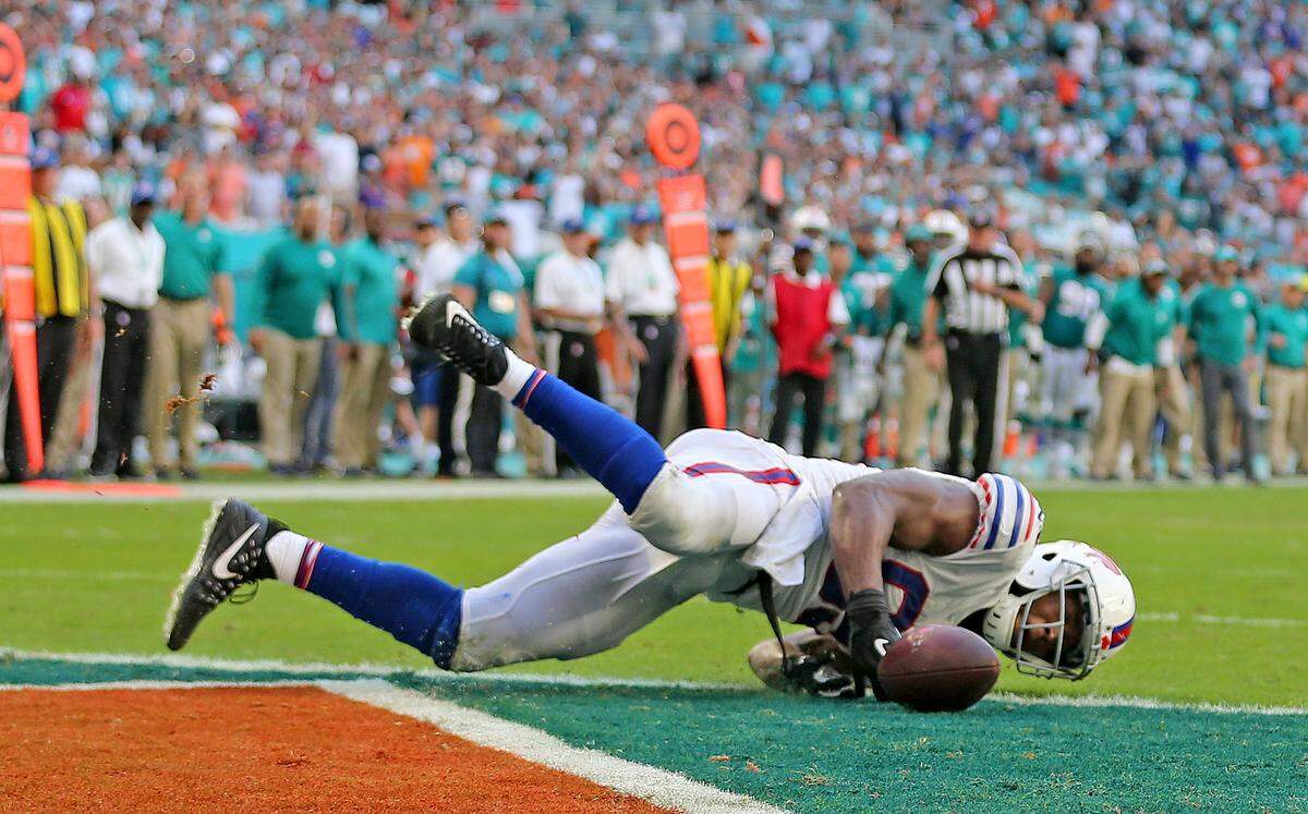 Buffalo Bills Charles Clay drops a pass on the goal line at the end of the fourth quarter to give the Miami Dolphins the win Sunday, Dec., 2, 2018, at Hard Rock Stadium in Miami Gardens, Fla.