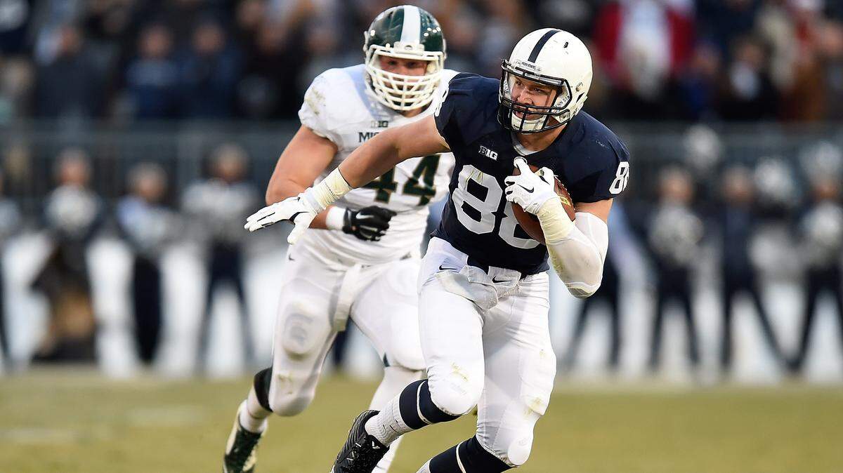 New Dolphins tight end Mike Gesicki runs after a catch against the Michigan State Spartans in a 2014 game. The Dolphins hope Gesicki can be a dangerous pass catching threat in the NFL.  (Photo by Joe Sargent/Getty Images)