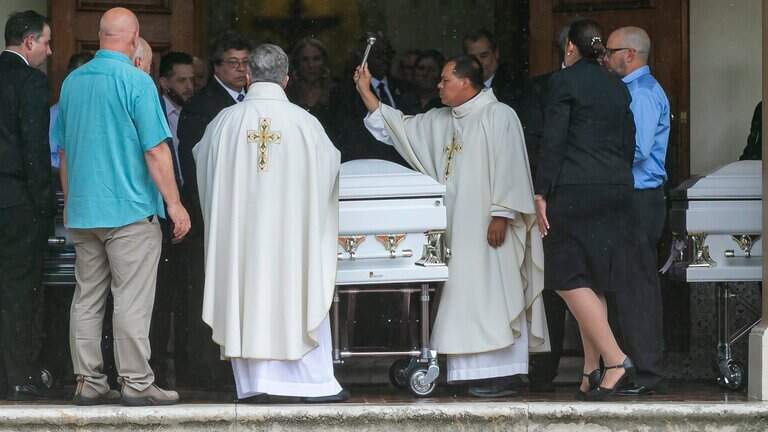 ‘A beautiful family.’ Loved ones mourn Guara parents, 2 daughters in Miami Beach funeral