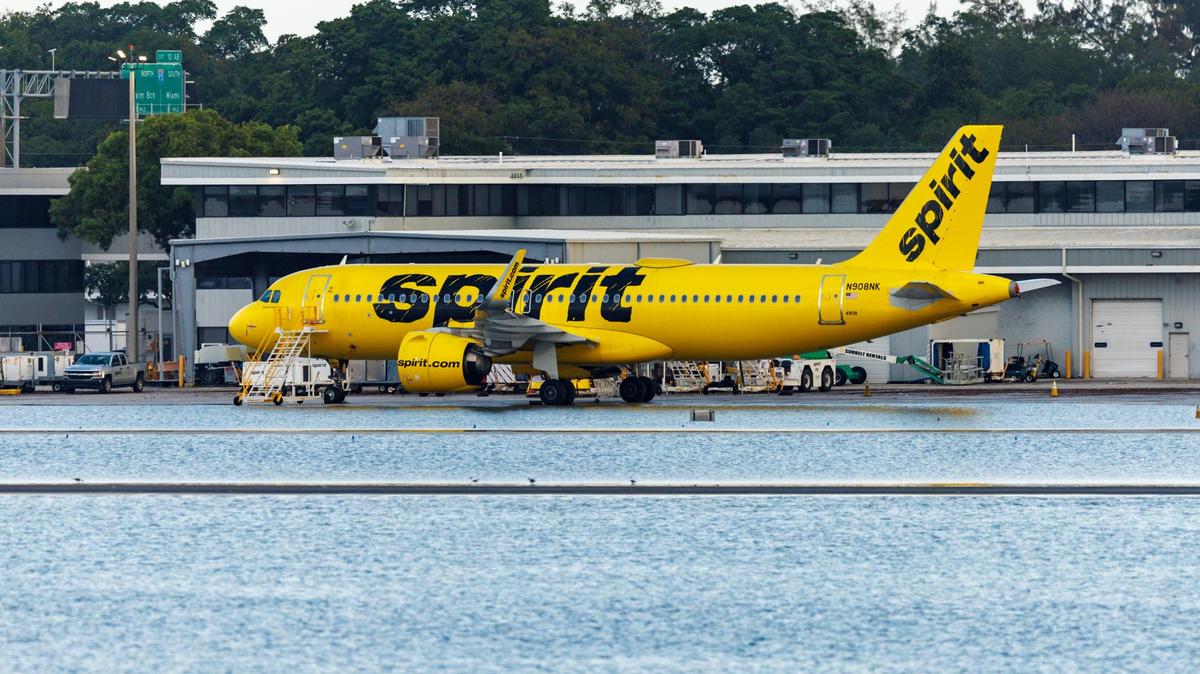 An Ohio man was arrested for allegedly putting an officer with the Orlando Police Department in a chokehold during an incident at the Spirit Airlines ticket counter at Orlando International Airport.