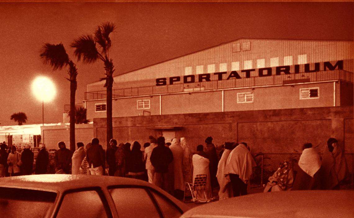 Fans line up at the Hollywood Sportatorium for Elvis tickets in 1977.