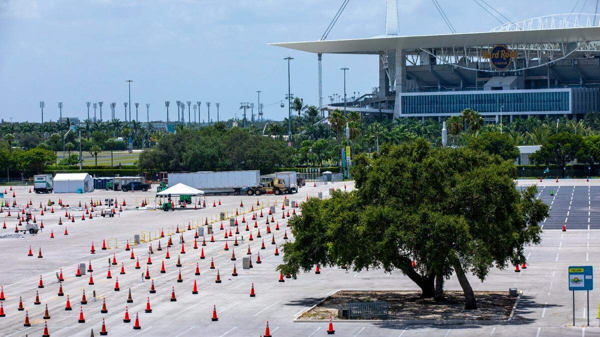 The Covid-19 test center at Hard Rock Stadium is closed due Hurricane Isaias, Friday, July 31, 2020, in Miami. Hurricane Isaias’ imminent arrival has forced the closure of some outdoor coronavirus testing sites in Florida, even as the state continues to tally record daily deaths. (Daniel A. Varela/Miami Herald via AP)