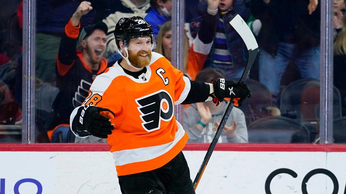 Philadelphia Flyers’ Claude Giroux celebrates after scoring a goal during the second period of an NHL hockey game against the Montreal Canadiens, Sunday, March 13, 2022, in Philadelphia. (AP Photo/Matt Slocum)