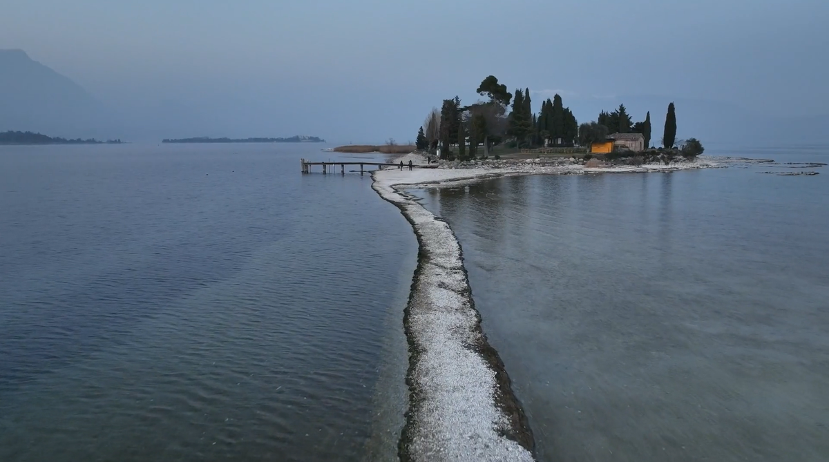 A view from the narrow pathway toward the Island of San Biagio.