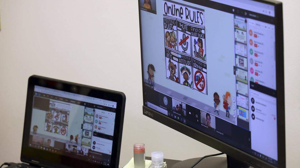 After nearly a year of waiting, Miami-Dade County Public School teachers are finally receiving their promised $100 gift card for setting up their online classes before the first day of school on K12’s online platform.