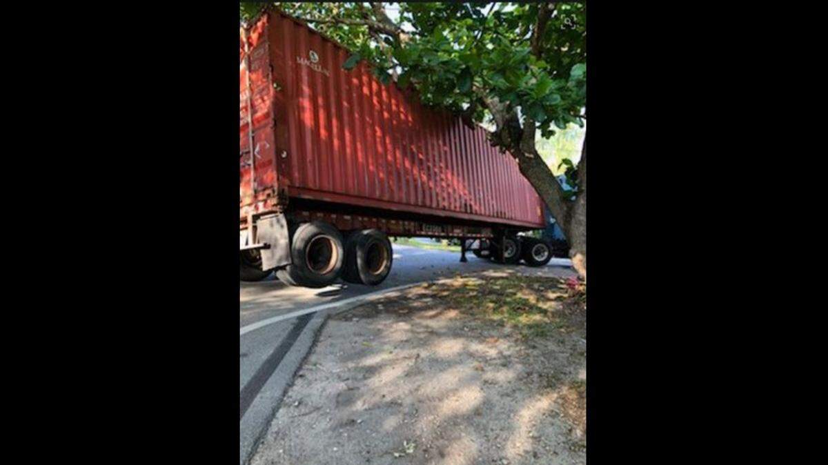 An 18-wheeler didn’t make it through Coconut Grove smoothly