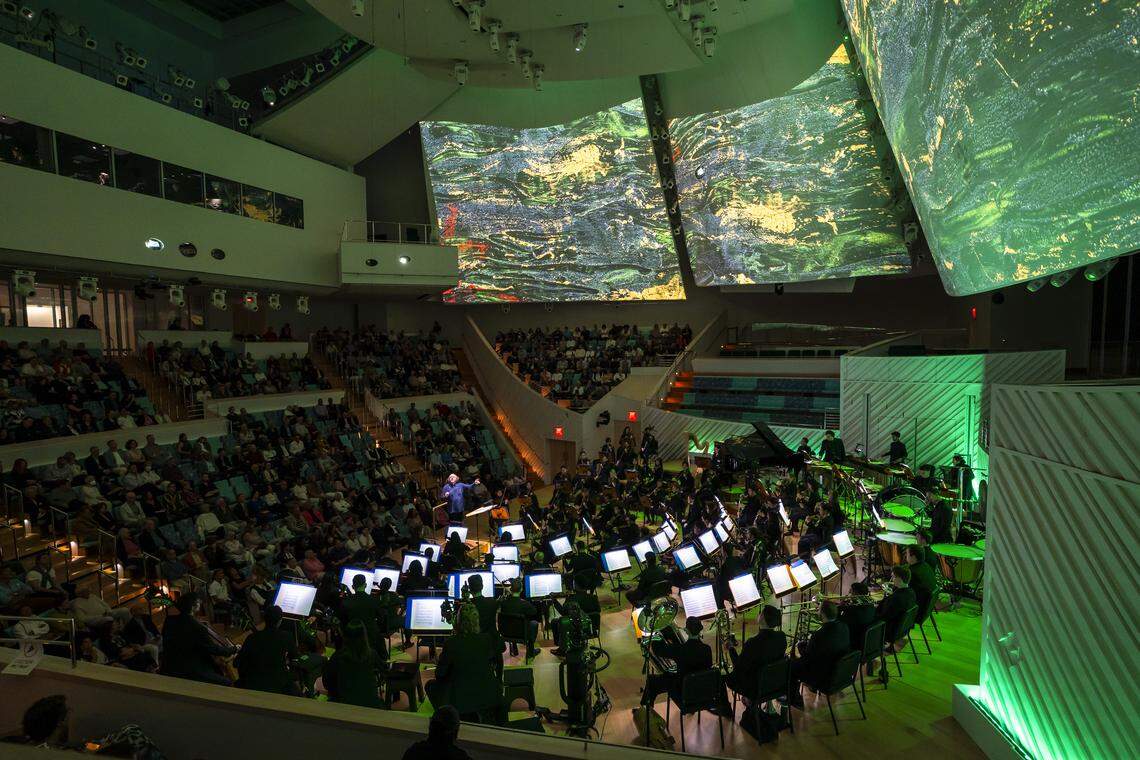 Stéphane Denève and New World Symphony fellows perform at New World Center.
