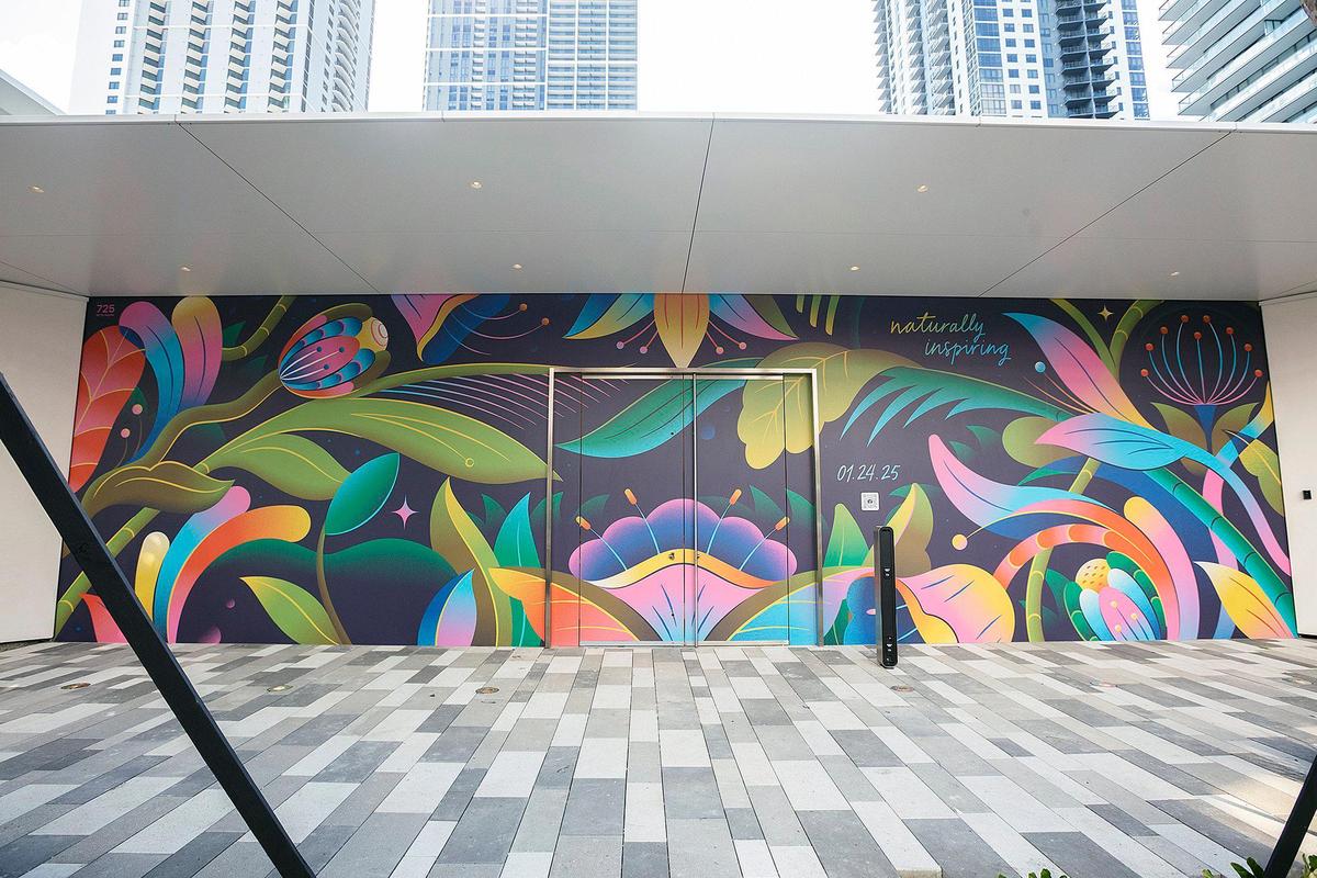 Vista exterior de la pancarta que se estará en el frente la nueva tienda Apple que se inaugurará el 24 de enero de 2025 en el Miami Worldcenter, en el downtown Miami. Apple hizo una presentación preliminar el viernes 10 de enero de 2025 para mostrar la valla y la fecha.