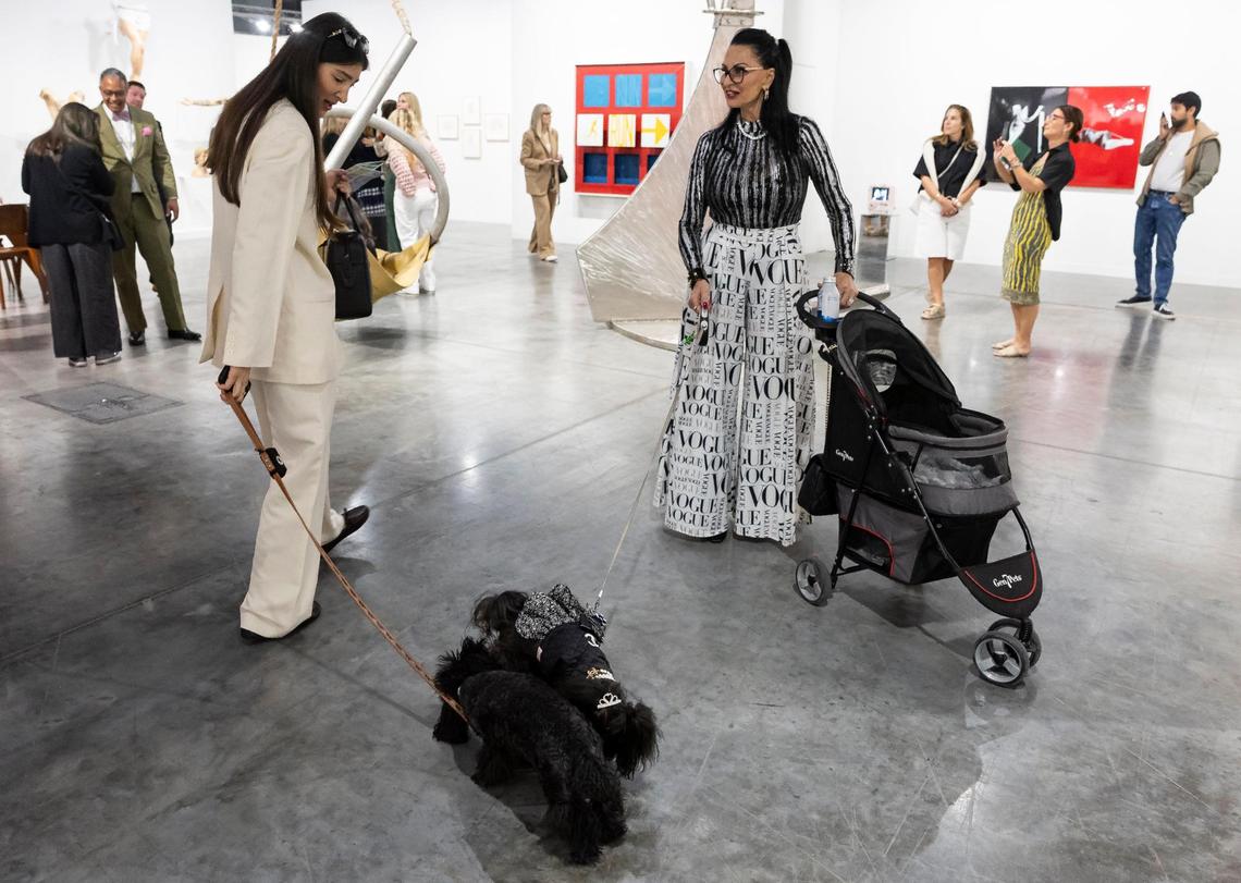 Attendees at Art Basel dress as sassy as they like, but please notice that everyone is wearing flats or sneakers. Comfort is key! 