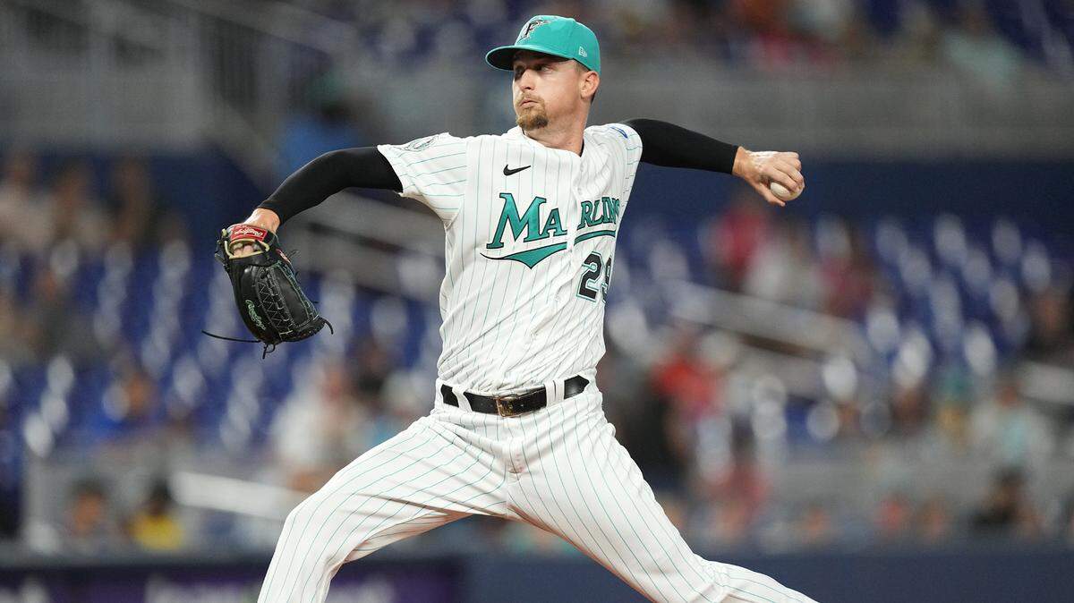 Aug 25, 2023; Miami, Florida, USA; Miami Marlins starting pitcher Braxton Garrett (29) pitches against the Washington Nationals in the first inning at loanDepot Park. Mandatory Credit: Jim Rassol-USA TODAY Sports