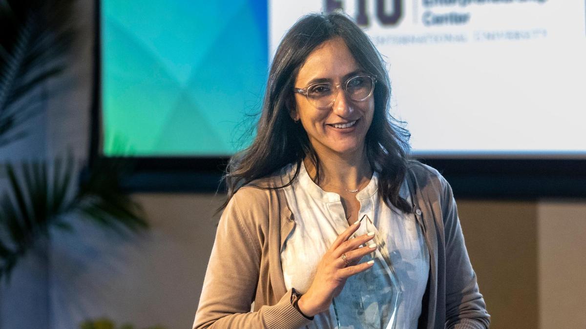 Yari Carrizo, chief operating officer of Tennts, accepted the first place award in the Florida International University track, at the Miami Herald’s annual Startup Pitch Competition on March 24, 2023, at FIU’s business school.