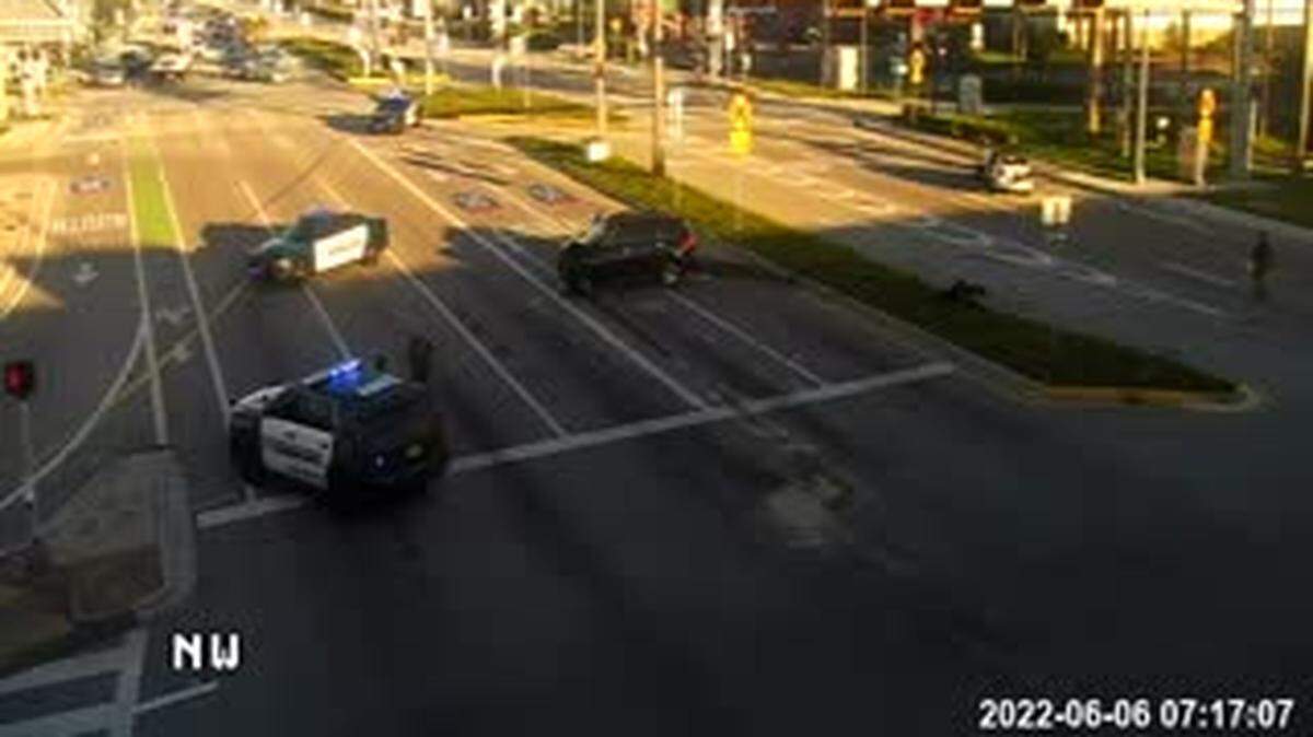 Hallandale Beach police pushing Hallandale Beach Boulevard eastbound traffic onto I-95 as the westbound side is closed.