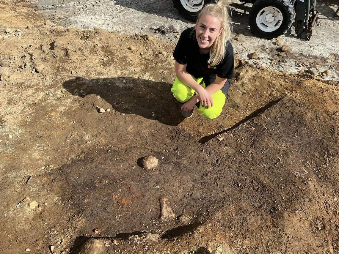 Archaeologist Emma Norbakk at the grave site.
