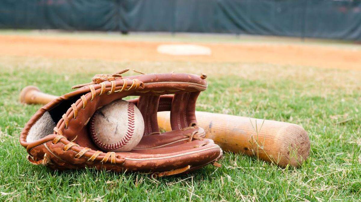 Former baseball player says politics and baseball have a lot in common.