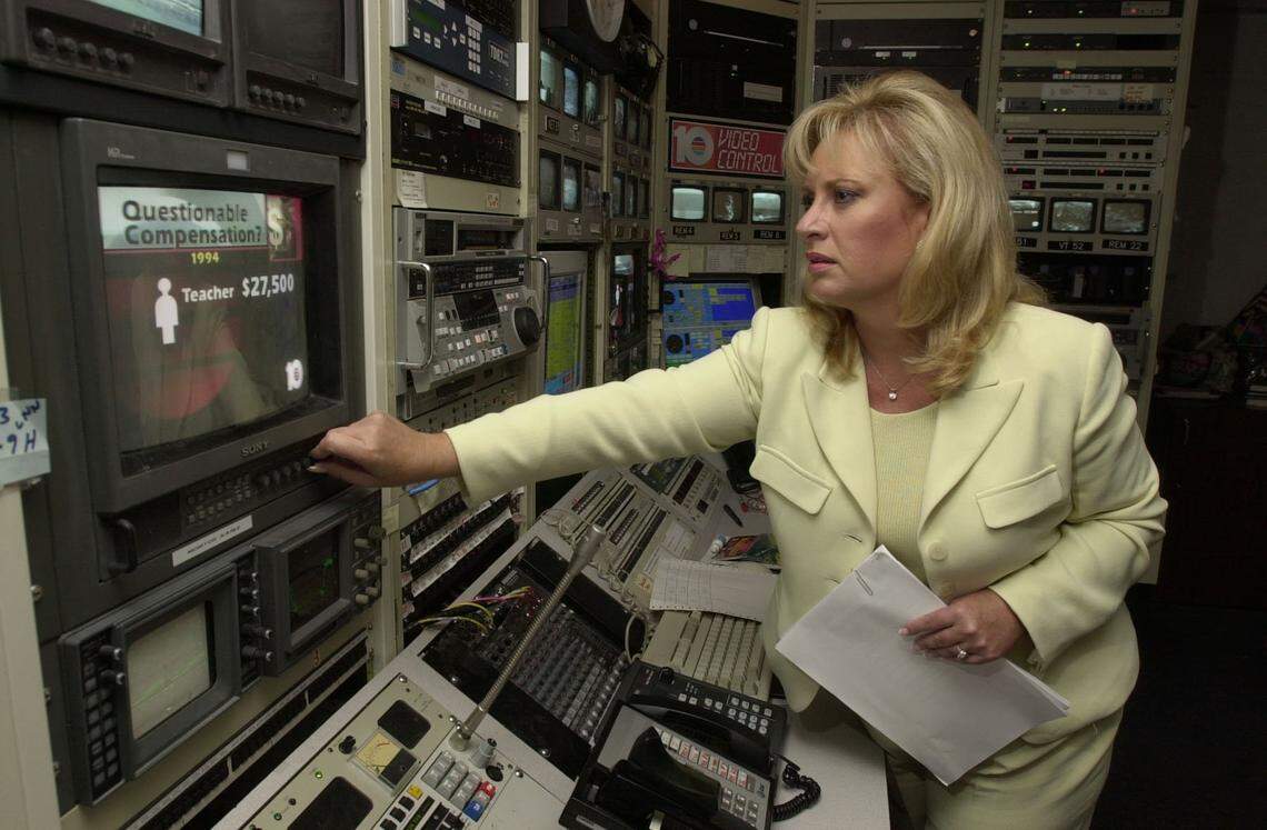 in this file photo from April 12, 2001, Jilda Unruh, then-Channel 10’s investigative reporter, edits a piece that she will air on the Miami-Dade County Public Schools’ board.