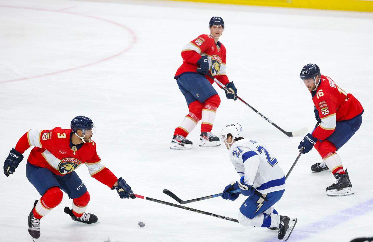 Florida Panthers defenseman Seth Jones (3) tries to get the puck from Tampa Bay Lightning center Brayden Point (21) during the second period of a game on Monday, March 3, 2025, at Amerant Bank Arena in Sunrise, Fla.