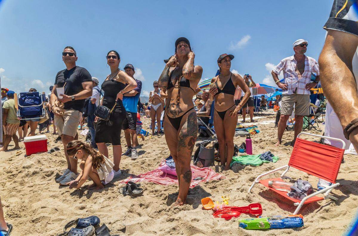 Beachgoers watch as planes soar overhead during the Hyundai Air & Sea Show, part of Miami Beach’s annual National Salute to America’s Heroes, on Saturday, May 24, 2025.