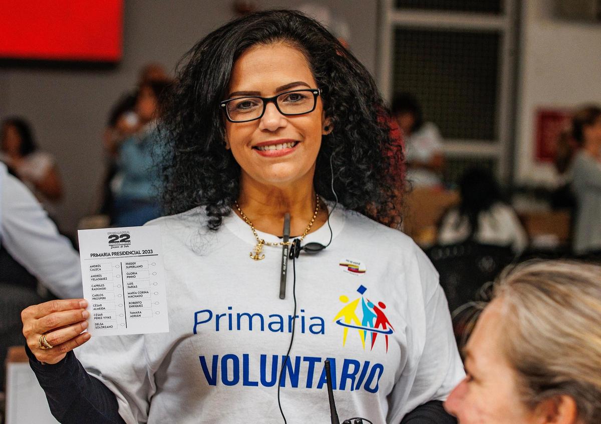 Venezuelan Rosy Trujillo displays a ballot for the primaries elections to chose the oppositions candidate for next year’s presidential election at the Miami Dade College West Campus in Doral, on Sunday, October 22, 2023.