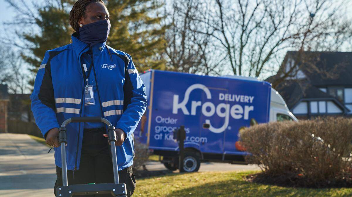 Kroger anunció que abriría un centro de distribución en Opa-locka, Florida, a mediados de mayo de 2022 y que contrataría a conductores y otros empleados, pero ese centro es uno de los tres (los otros dos están en Texas) que cerrarán en mayo de 2024, anunció la empresa el 26 de marzo de 2024.