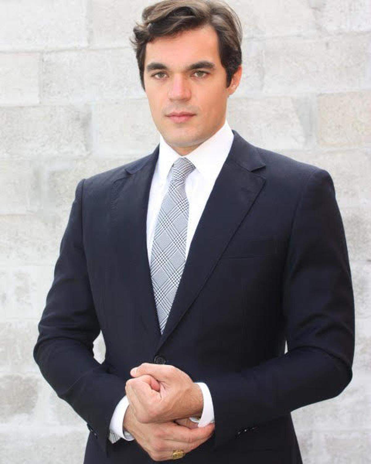 The listing price a square foot between $54 and $55 is comparable to other transactions in the area, said Carlos Fausto Miranda of Fausto Commercial, but what is unique is the amount of land offered in the portfolio.