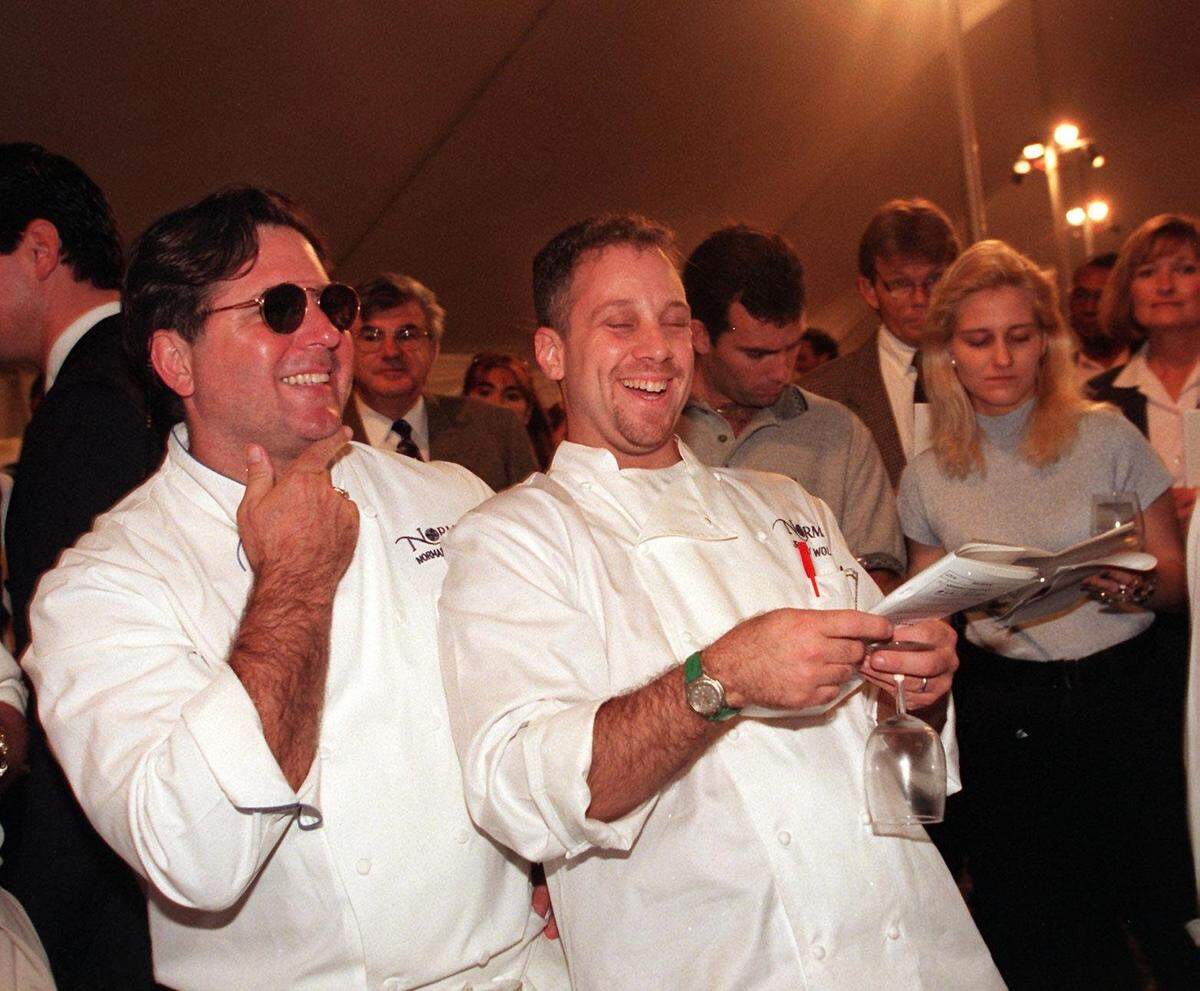 In 1999, Chef Norman Van Aken and General Manager Jeffrey Wolfe of Norman’s in Coral Gables bid for wine and enjoy the auction at the Florida Extravaganz at FIU, a fundraiser to benefit the Hospitality Management School.